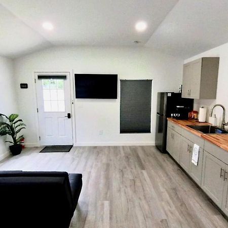 All Modern Studio With Private Entry & Parking. Brandon Zewnętrze zdjęcie